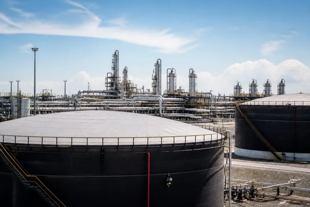 Иллюстрация к новости:Запасы нефти в США выросли, а дизельного топлива — отстали от нормы