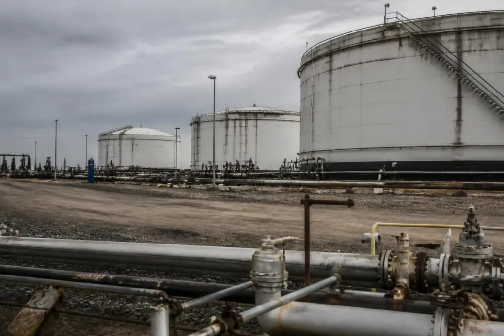 Иллюстрация к новости:API сообщил о росте запасов нефти в США вопреки ожиданиям снижения